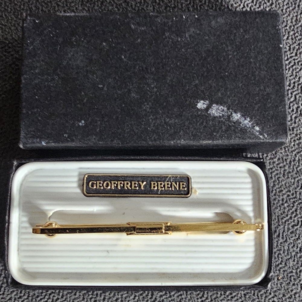 Geoffrey Beene Gold Tie Bar NIB
